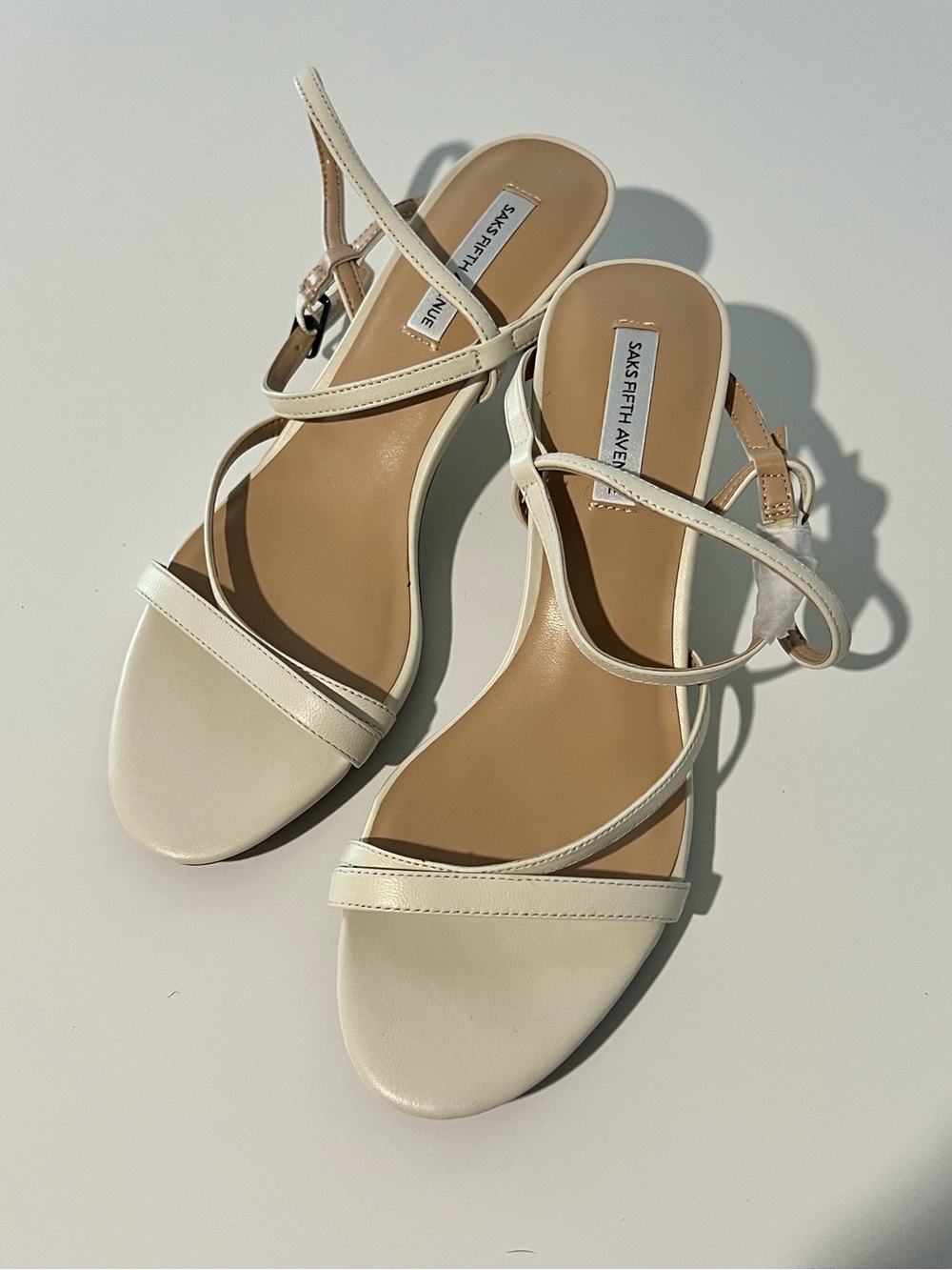 NWT Saks Fifth Avenue Ivory Leather Strappy Kitten Heel Sandals Size 37 / 7